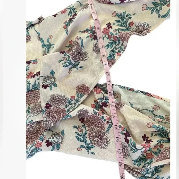 Trixxi Womens Pink Floral Print V Neck Tie Back Romper Shorts Size Medium - Picture 7 of 12